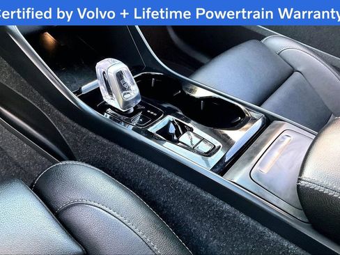 Used 2025 Volvo XC40 B5 Plus image 19