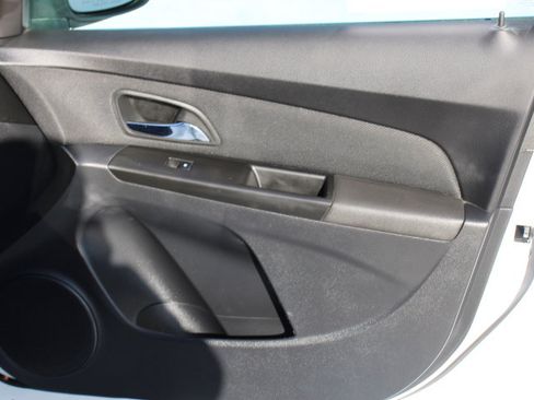 Used 2014 Chevrolet Cruze LT image 17
