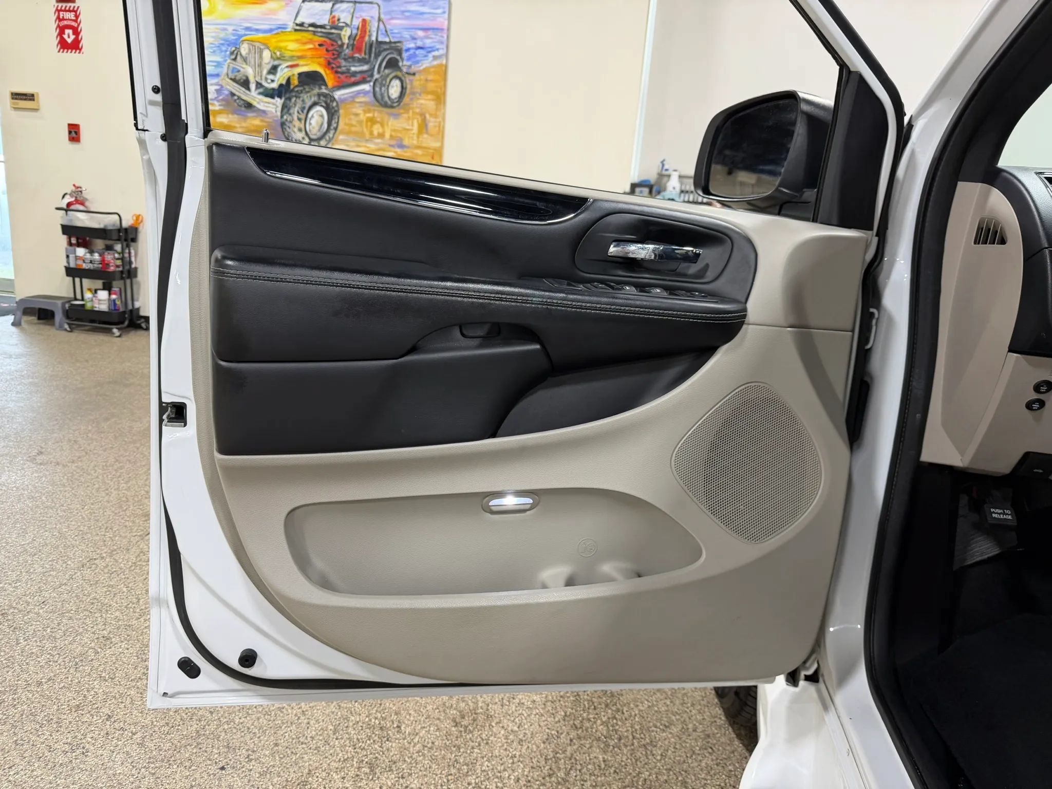 Used 2019 Dodge Grand Caravan SXT FWD image 32