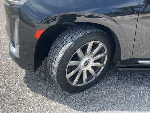 Used 2024 Cadillac Escalade ESV Premium Luxury Platinum image 17