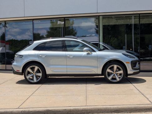 Used 2025 Porsche Macan image 8