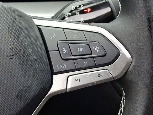 New 2025 Volkswagen Tiguan SE image 18