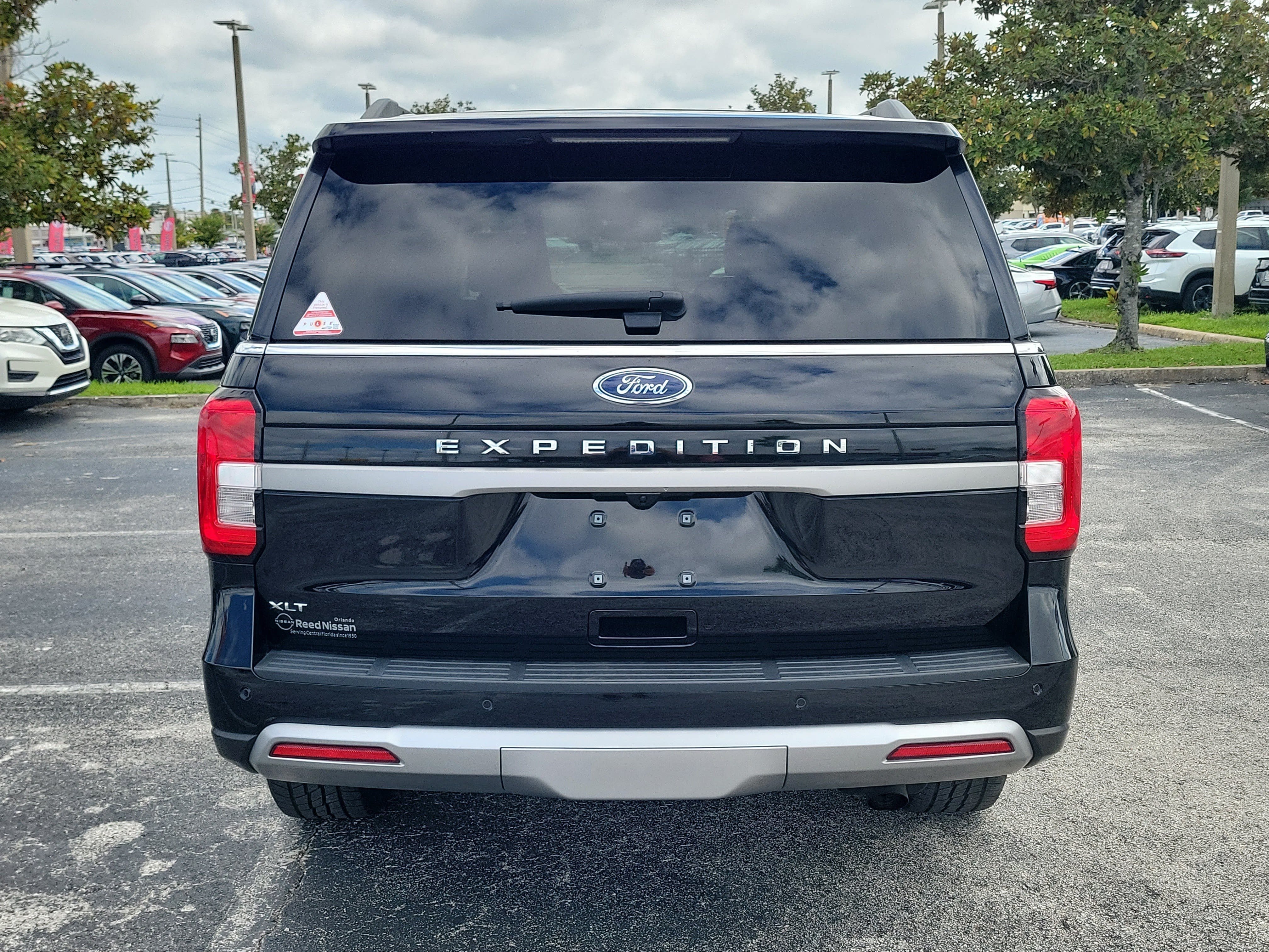 Used 2024 Ford Expedition XLT RWD image 5