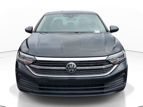 Used 2024 Volkswagen Jetta SE FWD image 2