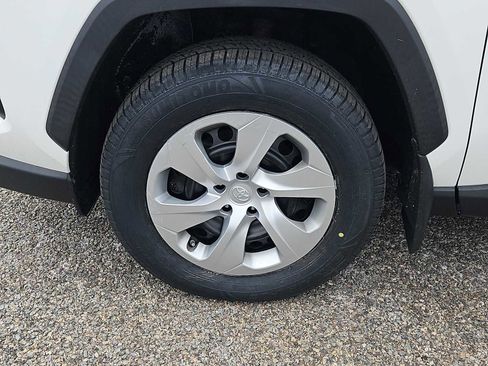 Used 2019 Toyota RAV4 LE w/ Carpet Mat Package AWD/4WD image 7