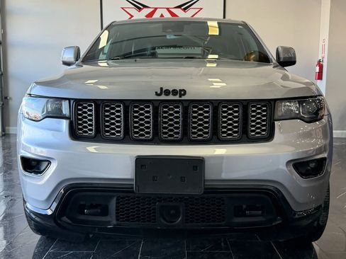 Used 2021 Jeep Grand Cherokee Altitude image 2