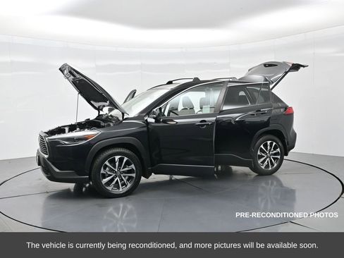Used 2023 Toyota Corolla Cross XLE w/ Convenience Package image 41