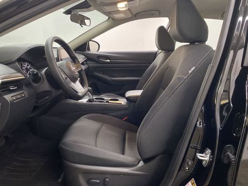 Used 2025 Nissan Altima 2.5 SV image 14