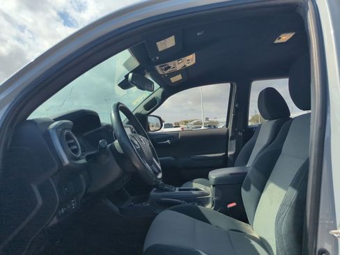 Used 2021 Toyota Tacoma TRD Off-Road w/ Technology Package image 12