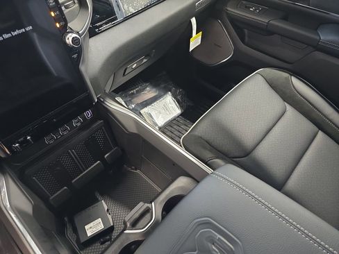 New 2026 RAM 1500 Laramie AWD/4WD image 25