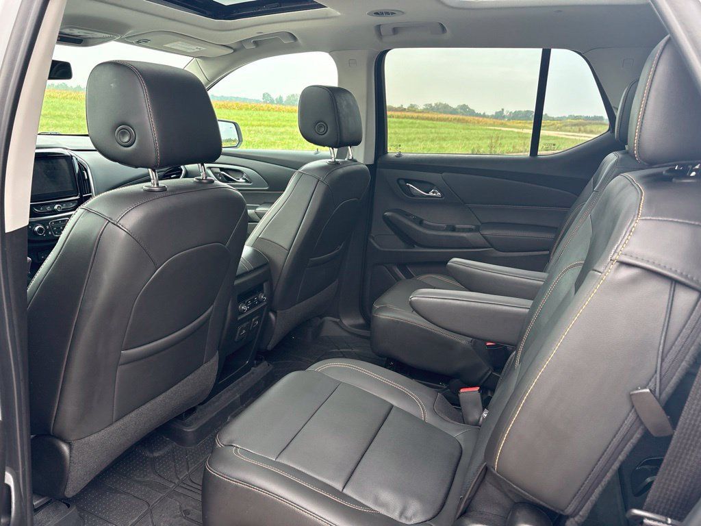Used 2021 Chevrolet Traverse Premier w/ Redline Edition AWD/4WD image 17