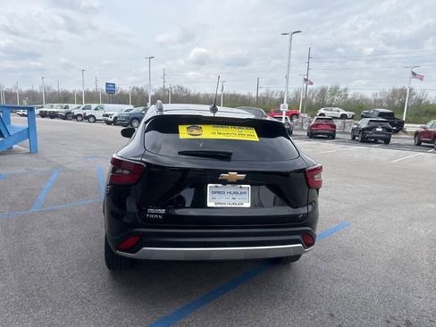 Used 2025 Chevrolet Trax LT w/ LT Convenience Package image 16