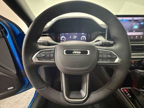 Certified 2025 Jeep Compass Limited w/ Elite Group AWD/4WD image 18