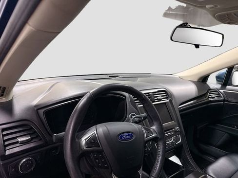 Used 2018 Ford Fusion SE w/ Equipment Group 601A image 10