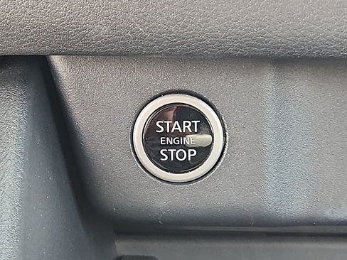 Used 2023 Nissan Rogue SV AWD/4WD image 22