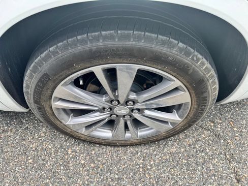 Used 2024 Cadillac XT6 Premium Luxury w/ Platinum Package FWD image 9
