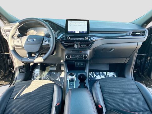 Certified 2025 Ford Escape ST-Line AWD/4WD image 3