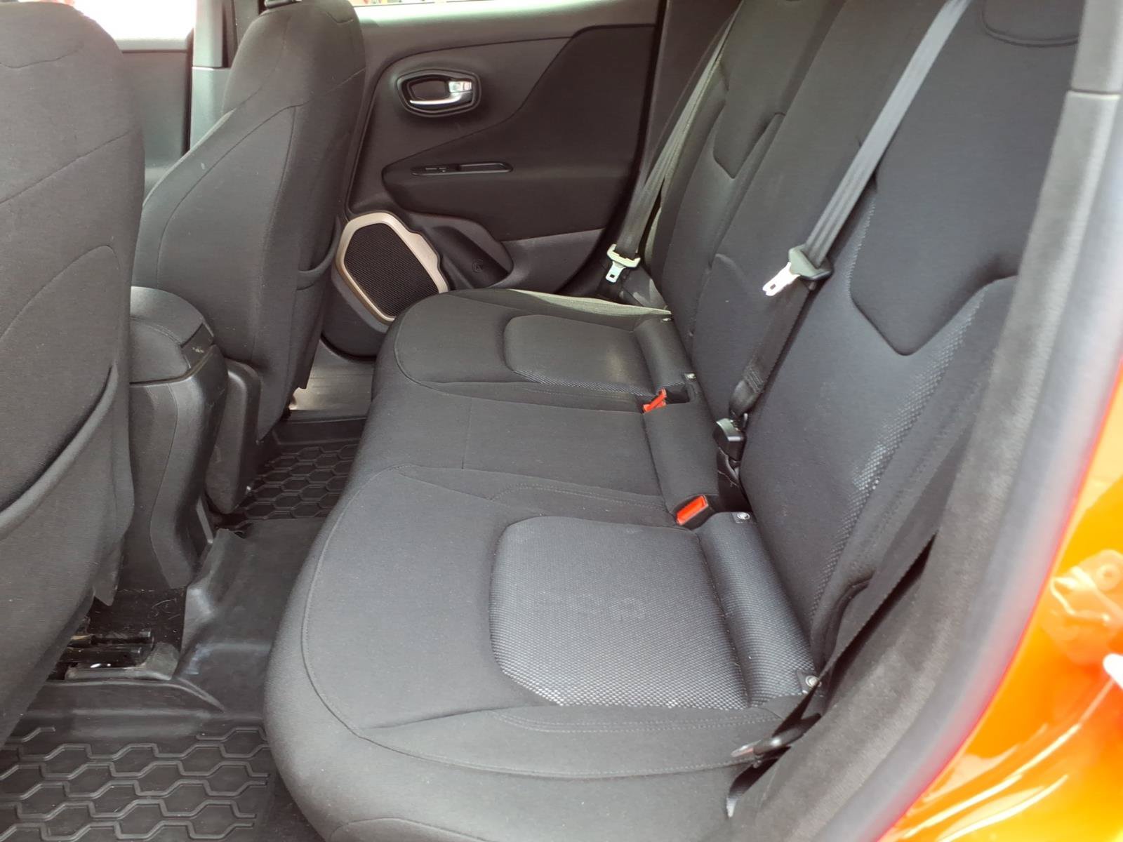 Used 2015 Jeep Renegade Latitude AWD/4WD image 8