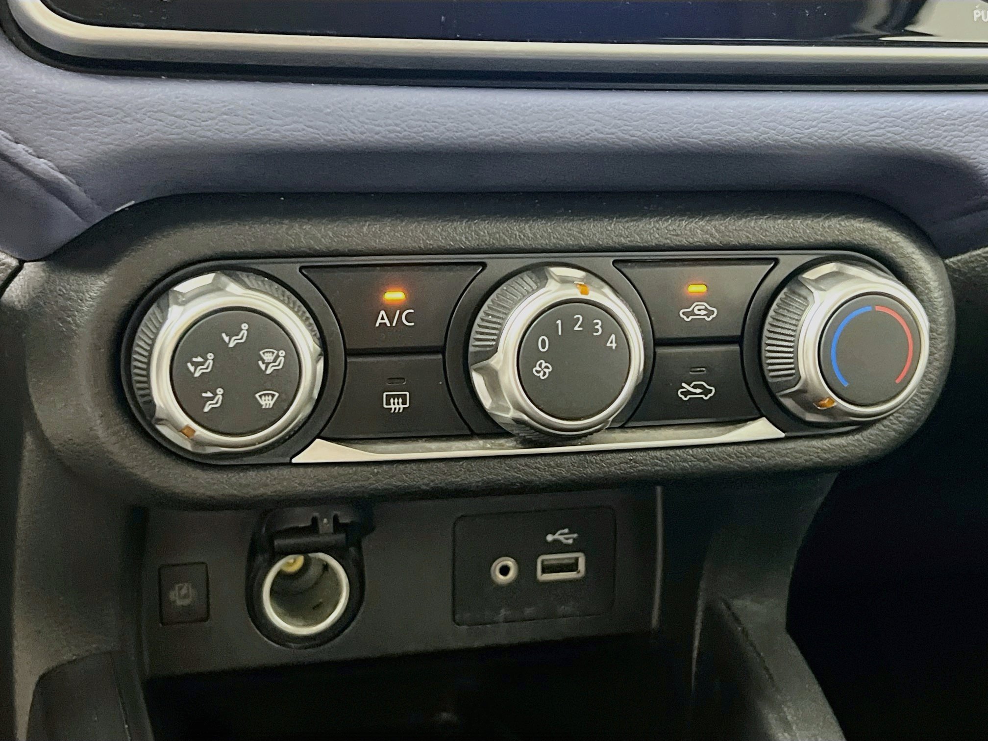 Used 2024 Nissan Versa SV FWD image 25