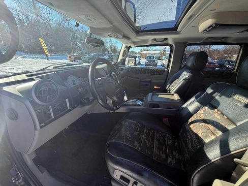 Used 2003 HUMMER H2 w/ Preferred Equipment Group image 9