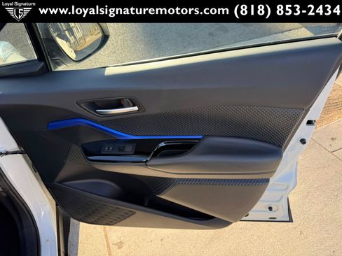 Used 2020 Toyota C-HR XLE FWD image 27