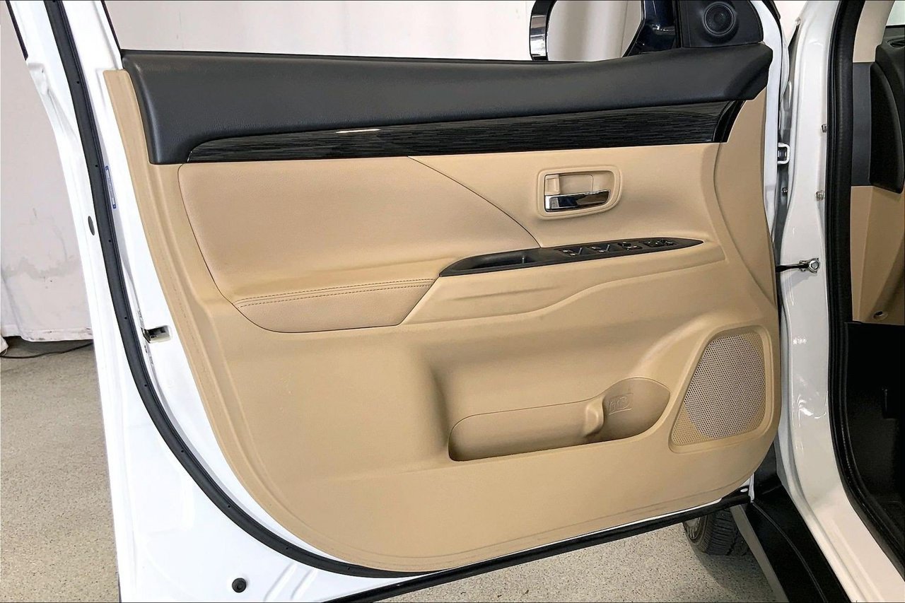 Used 2017 Mitsubishi Outlander SEL FWD image 25