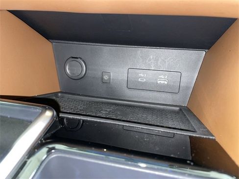 Used 2024 Nissan Pathfinder Platinum w/ Black Appearance Package image 29