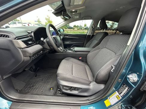Used 2025 Toyota Camry LE w/ Convenience Package FWD image 12