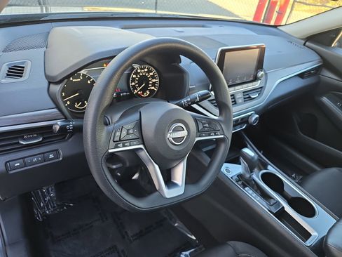 Used 2024 Nissan Altima 2.5 SV image 21