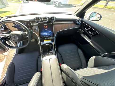 Used 2025 Mercedes-Benz GLC 300 image 18