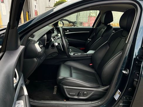 Used 2025 Genesis G70 2.5T image 9