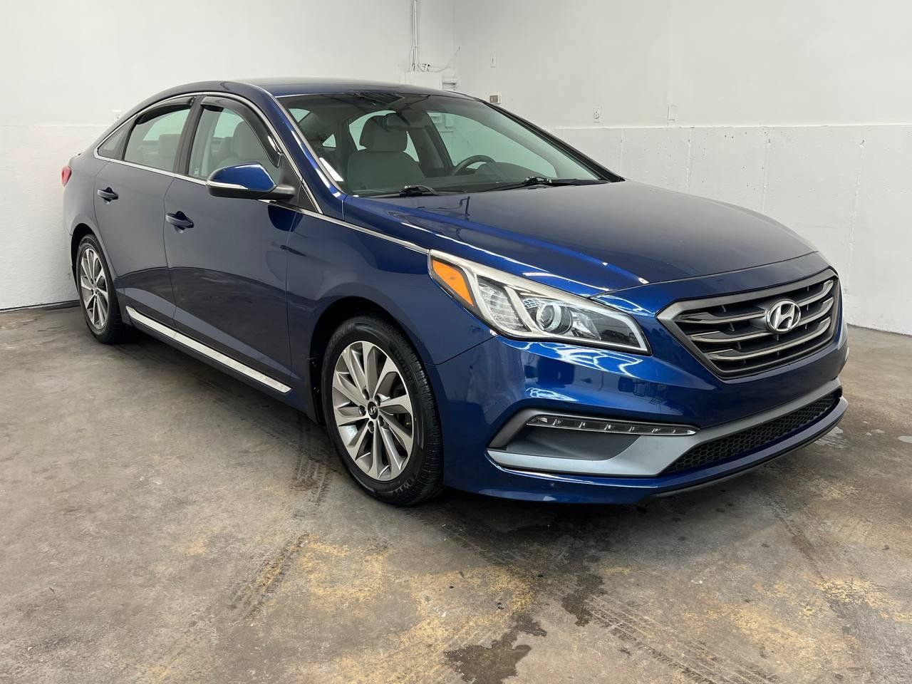 Used 2017 Hyundai Sonata Sport w/ Cargo Package FWD image 3