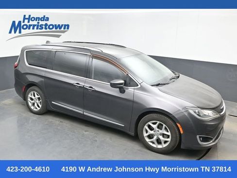 Used 2017 Chrysler Pacifica Touring-L Plus w/ Tire & Wheel Group FWD image 1