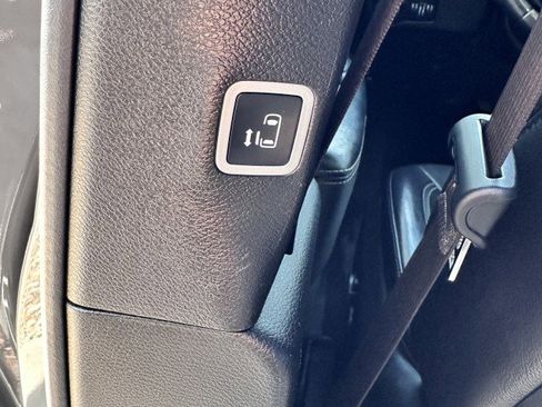 Used 2021 Chrysler Pacifica Touring-L w/ Uconnect Theater Family Group image 14