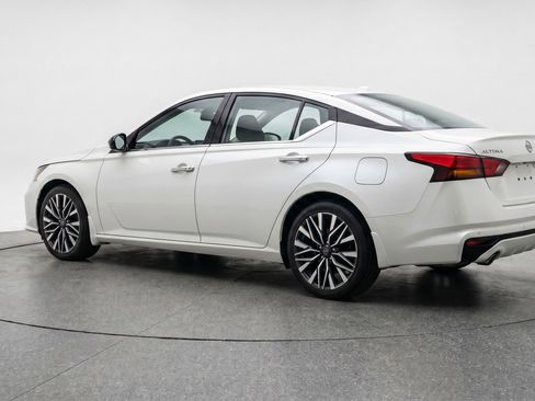 Used 2025 Nissan Altima 2.5 SV FWD image 6