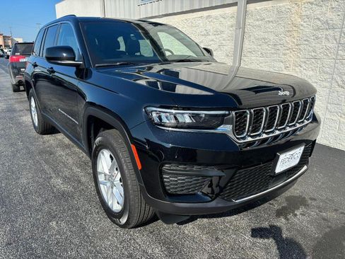 Used 2025 Jeep Grand Cherokee Laredo X w/ Luxury Tech Group I AWD/4WD image 2
