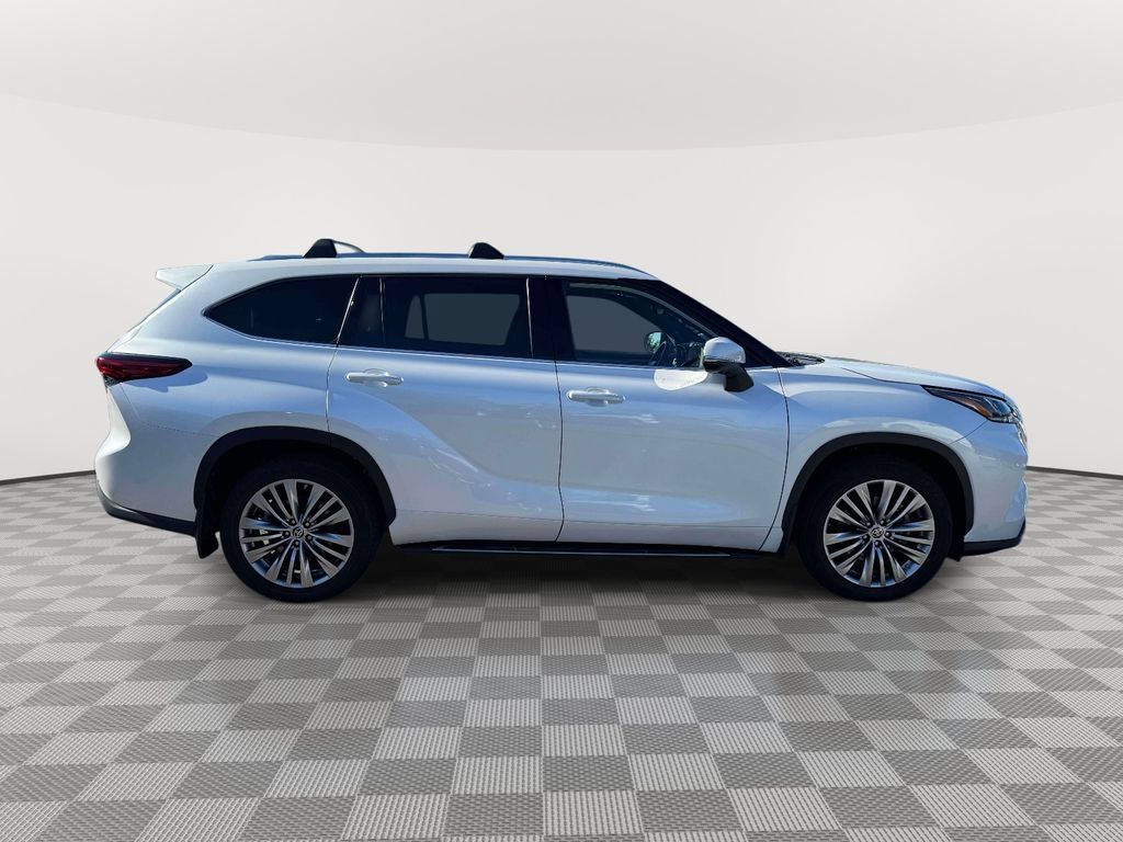 Used 2023 Toyota Highlander Platinum AWD/4WD image 8
