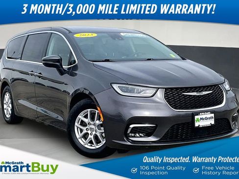Used 2023 Chrysler Pacifica Touring-L FWD image 1