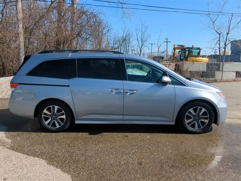 Used 2016 Honda Odyssey Touring Elite image 15