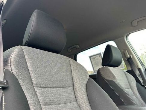 Used 2022 Nissan Rogue SV image 15