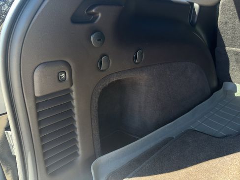 Used 2019 Jeep Grand Cherokee Overland image 33