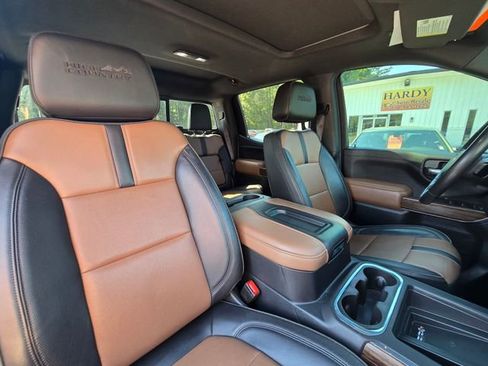 Used 2021 Chevrolet Silverado 1500 High Country w/ Technology Package AWD/4WD image 18