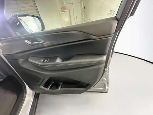 Used 2024 Jeep Grand Cherokee Altitude image 31