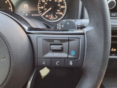 Used 2023 Nissan Rogue SV AWD/4WD image 17