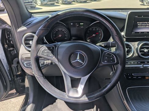 Used 2019 Mercedes-Benz GLC 350e 4MATIC image 17