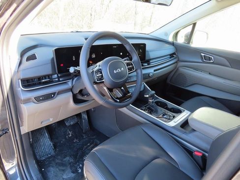 New 2026 Kia Carnival EX FWD image 18