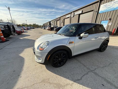 Used 2016 MINI Cooper 2-Door Hardtop image 22