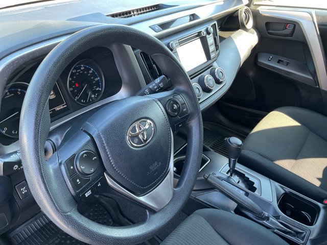 Used 2018 Toyota RAV4 LE AWD/4WD image 20