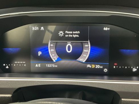 Used 2024 Volkswagen Tiguan SE w/ Panoramic Sunroof Package image 12