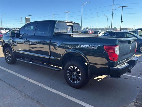 Used 2019 Nissan Titan PRO-4X w/ Pro-4x Convenience Package image 11